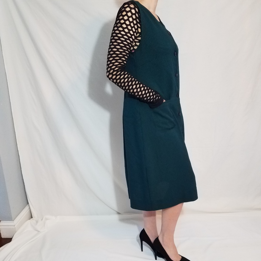 Beautiful woman's sleeveless dress! - Picture 9 of 10